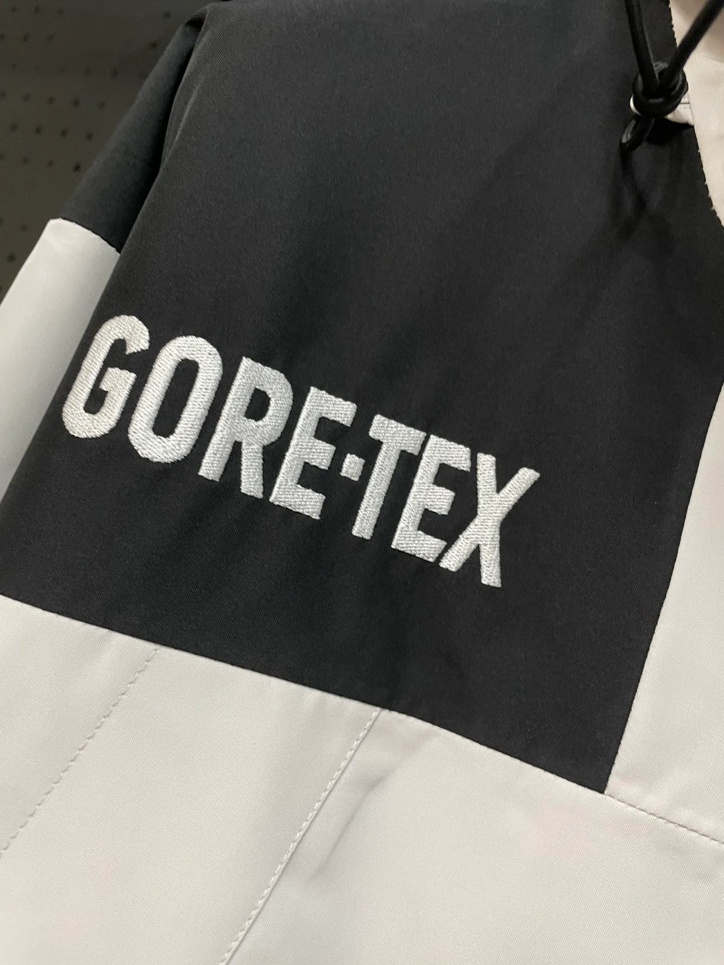 2024 UE Series The North Face UE BALTORO GORETEX 1990 TNF 。 TNF/ Classic 1990Series 1990 TNF 。 ：1、 ISO 90（ISO 4） 2、 ： Gore-tex Breathable ， 。 Black White Size S-XXL ：S-M-L-XL-XXL White： S-M-L-XL-XXL Black： S-M-L-XL-XXL